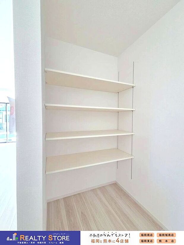 【その他内観】☆2号棟☆【可動棚】棚の高さを調整できるので便利♪