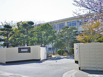 福岡市立多々良中学校 390m