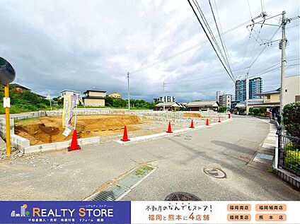 前面道路含む外観