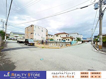 前面道路含む外観