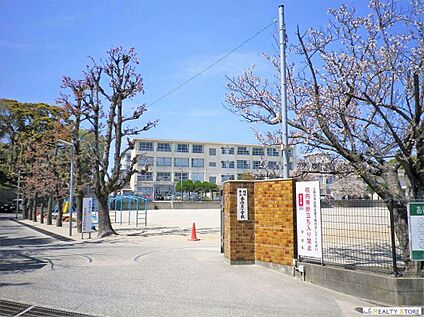 福岡市立香住丘小学校 650m