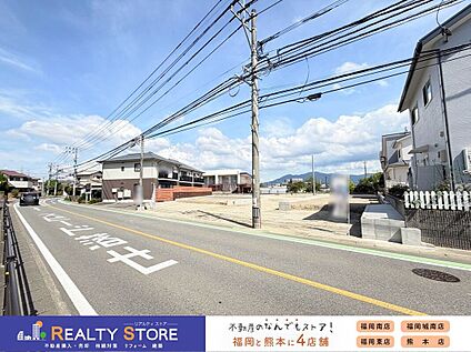 前面道路含む外観
