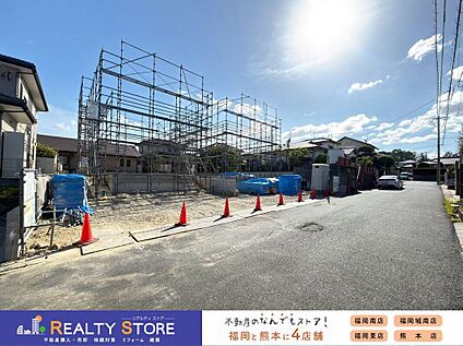 前面道路含む外観