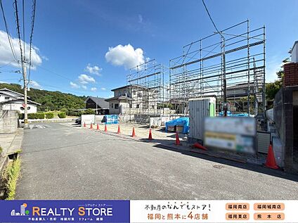 前面道路含む外観