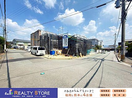 前面道路含む外観