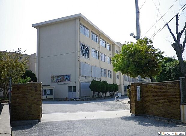 福岡市立多々良中央中学校（約160m）