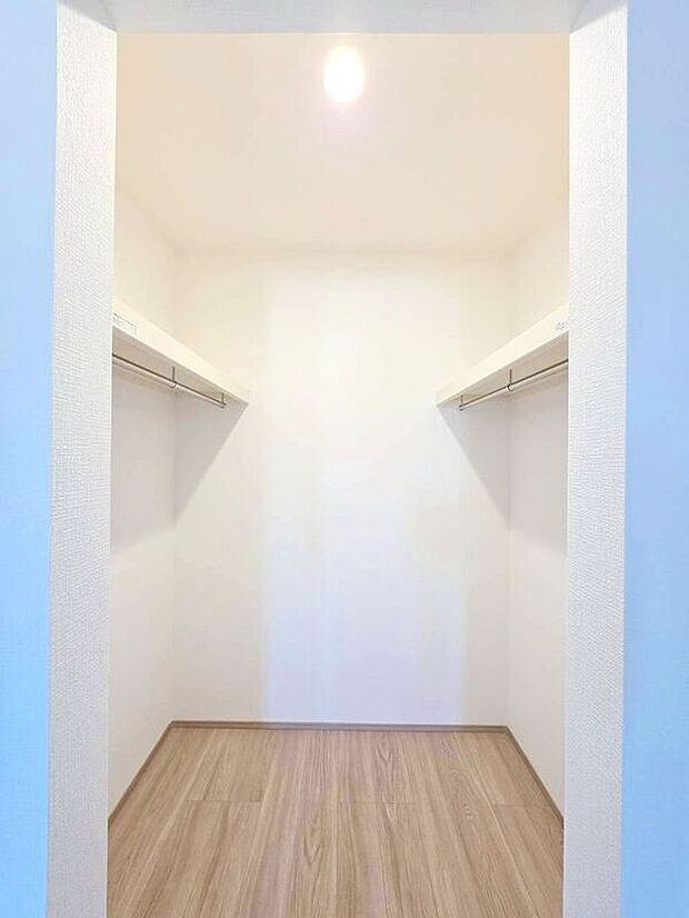 【同仕様画像 (その他内観)】【同仕様写真】収納力の高いウォークインクローゼット♪大物やシーズンオフの収納に便利です♪