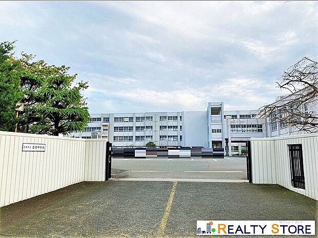 古賀市立古賀中学校(約2,050m)