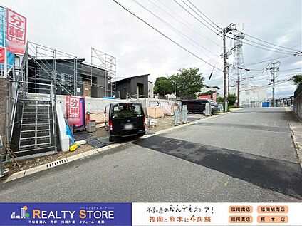 前面道路含む外観