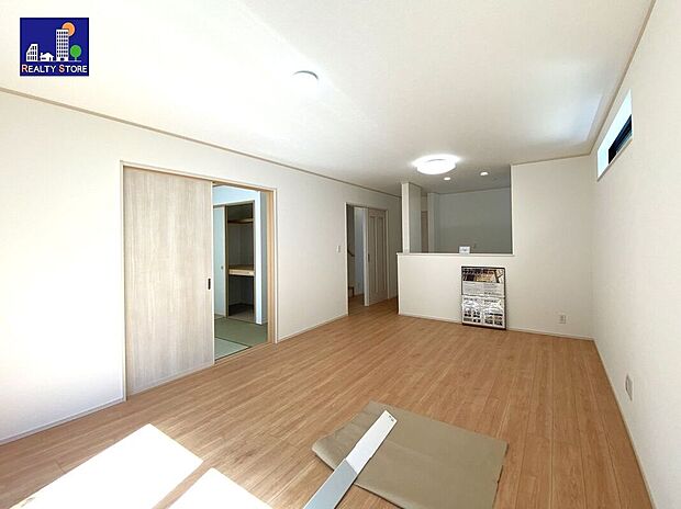 ☆リビング☆木のぬくもりが感じられる16帖のリビング♪ご家族皆様でお寛ぎいただけます♪