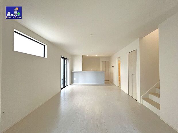 ☆リビング☆主要採光南向き17帖のリビング♪リビング階段で家族とのコミュニケーションも取りやすいです♪