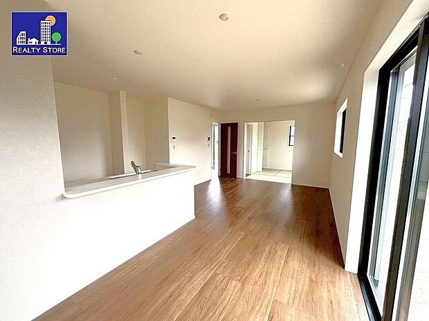 ☆リビング☆南向きで陽当りの良いリビング♪ご家族皆様でゆっくり寛げます♪