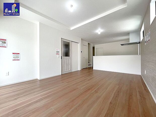 ☆リビング☆18.2帖の広々としたリビング♪ご家族皆様でお寛ぎいただけます♪