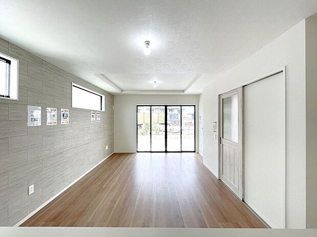 ☆リビング☆対面式のキッチンから一目で全体を見渡すことができます♪