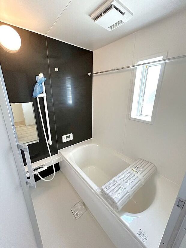 ☆浴室☆1坪タイプのユニットバス♪足を伸ばしてゆったりとご入浴頂けます♪一日の疲れを癒す空間です♪