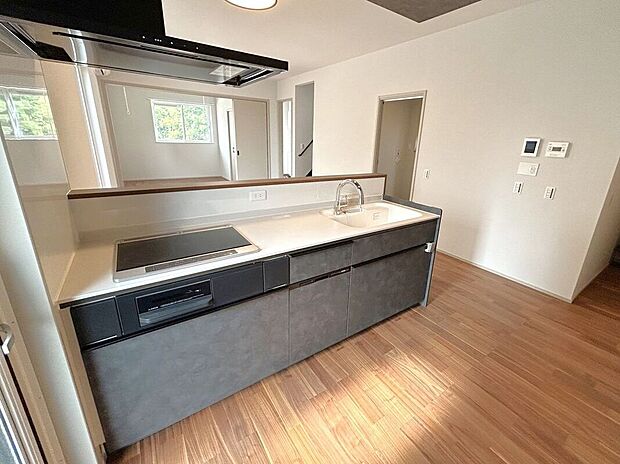 ☆キッチン☆人気のIHコンロに食洗機、床下収納、パントリーなど主婦に嬉しい設備揃ってます♪