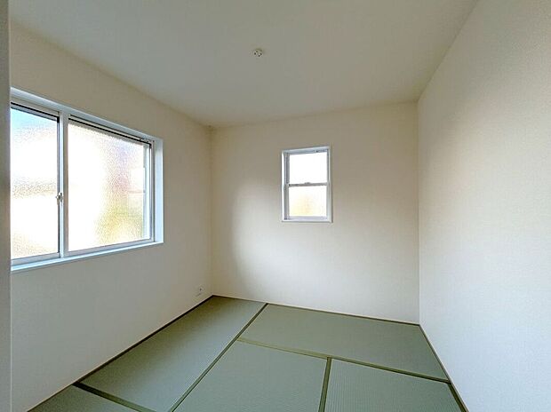 ☆和室☆リビングに面したほっと安らぐ和の空間♪お子様の室内遊び場や来客時に重宝する一部屋です♪