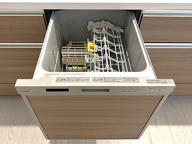 ☆食器洗浄乾燥機☆日々の家事タイムを助ける強い味方♪機能性だけでなくお洒落なデザインも魅力です♪食事後の時間をお子様や旦那様とのゆとり時間に♪