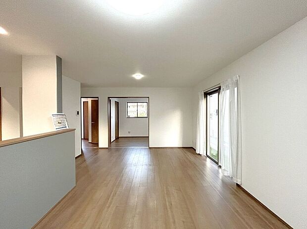 ☆リビング☆家具を置いてもゆとりの広さ♪18帖の広々としたリビング♪