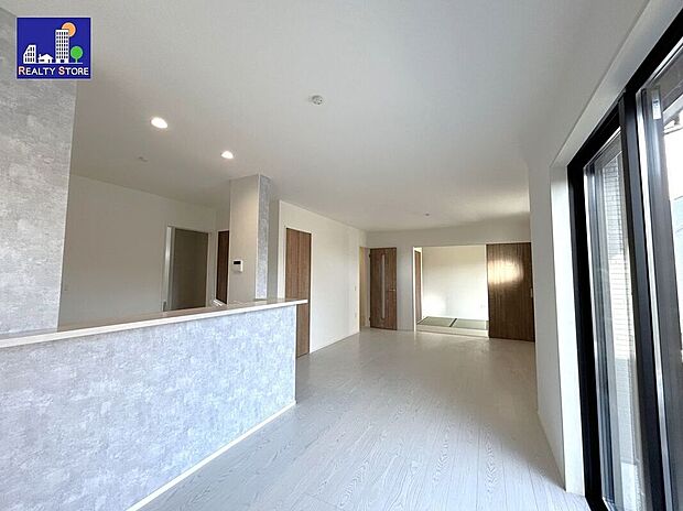 ☆リビング☆家具を置いてもゆとりの広さ♪18帖の広々としたリビング♪