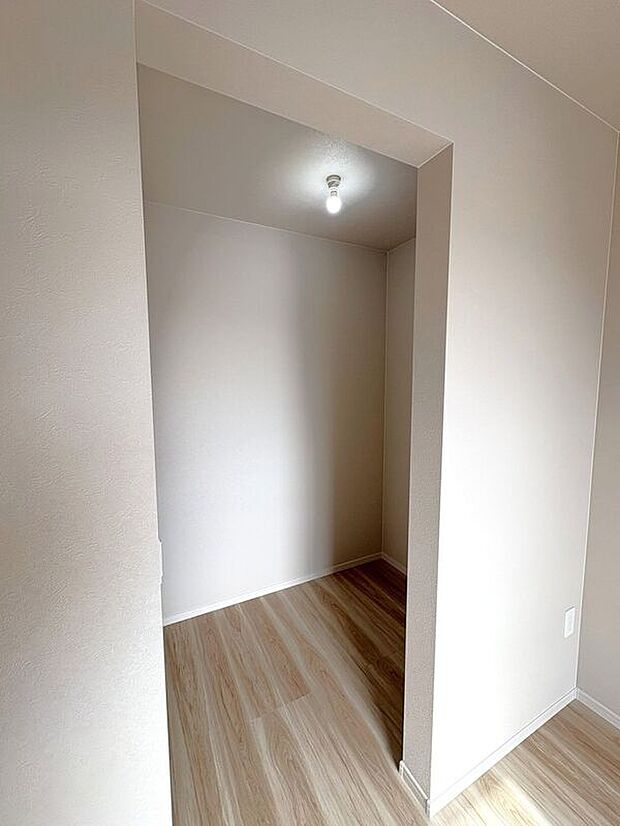 ☆WIC(8.5帖洋室)☆たっぷり収納いただけるので、毎日のコーディネートが楽しくなります♪