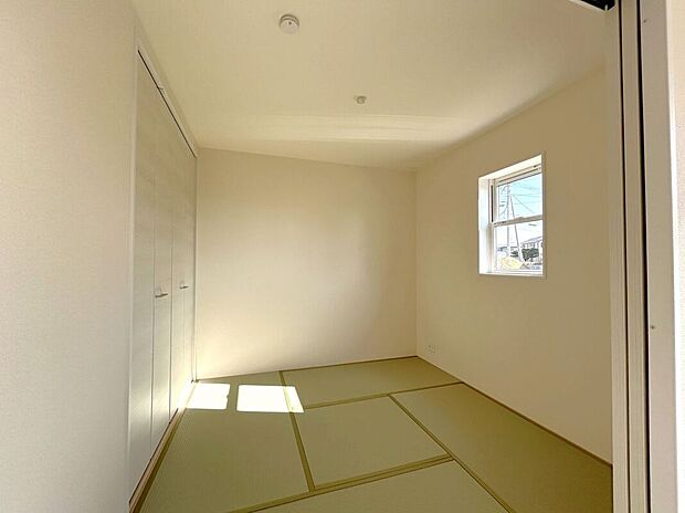 ☆和室☆リビングに面したほっと安らぐ和の空間♪お子様の室内遊び場や来客時に重宝する一部屋です♪