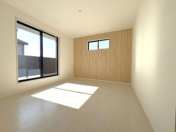 ☆7.7帖洋室☆アクセントクロスがお洒落なお部屋♪主寝室におすすめです♪