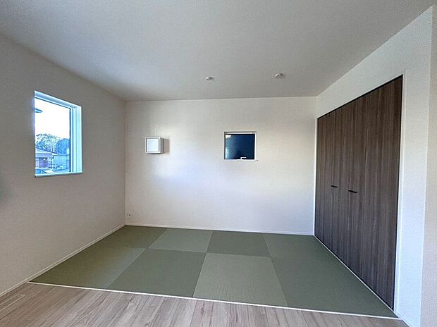 ☆和室☆リビングに面したほっと安らぐ和の空間♪お子様の室内遊び場や来客時に重宝する一部屋です♪