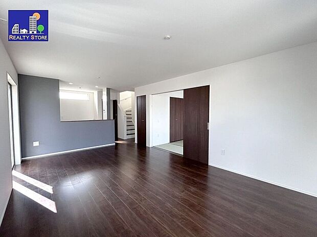 ☆リビング☆18.2帖のLDK♪家具を置いてもゆとりがあり、快適な暮らしを実現♪家族みんながのびのび過ごせる開放感あふれる空間♪