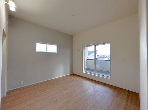 ☆8帖用室☆大きなベッドを置いても広々としたお部屋♪主寝室におすすめです♪