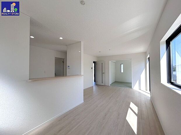 ☆リビング☆隣接する洋室とつなげて使えるLDK♪用途に合わせて広く使えます♪