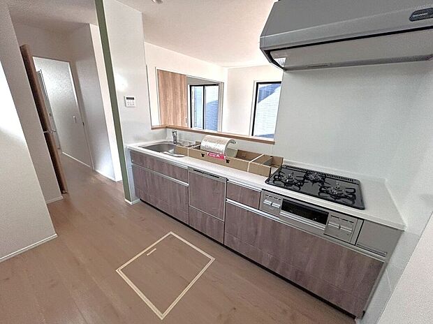 ☆キッチン☆3口コンロが嬉しいキッチン♪シンクや作業スペースも広くお料理しやすいキッチンです♪