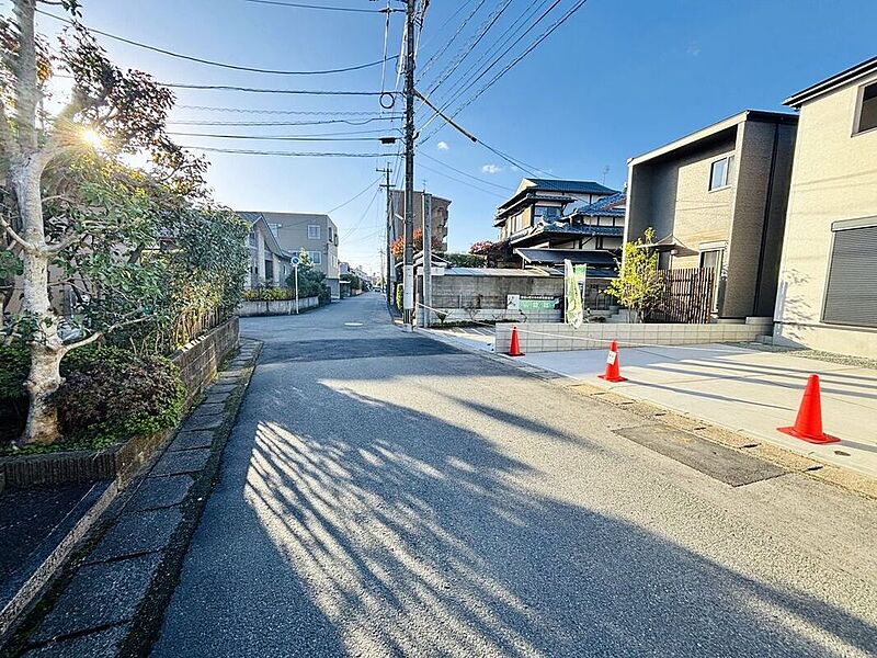 前面道路含む外観