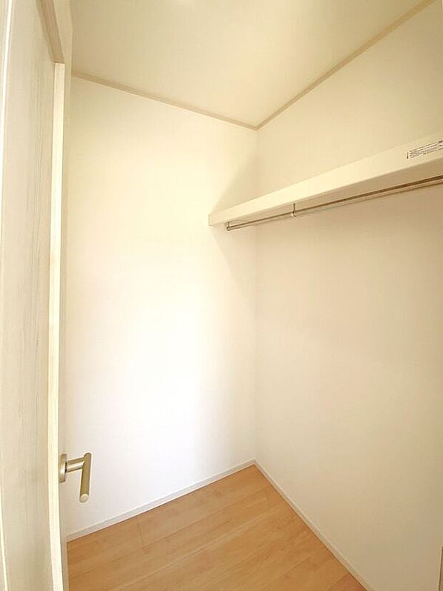 【収納】☆WIC(7帖洋室)☆お洋服からお荷物までスッキリ収納いただけます♪