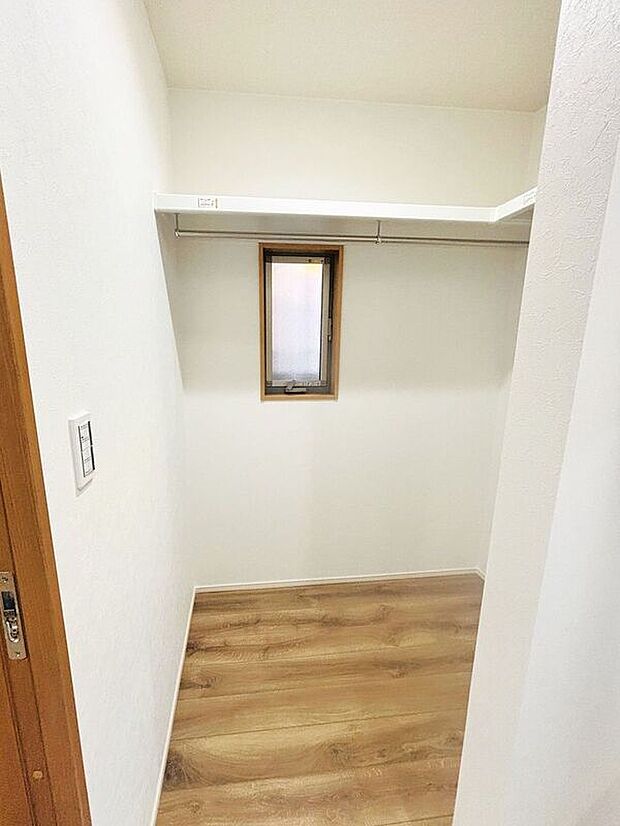 【収納】☆WIC☆洗面脱衣室横のWIC♪ご家族分の衣類やバッグ、小物等をまとめて収納いただけます♪