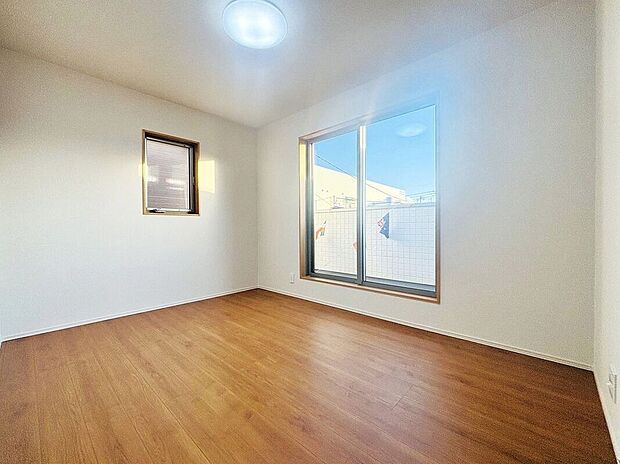 【室内】☆6.25帖洋室☆2面採光♪バルコニーに面した明るいお部屋♪