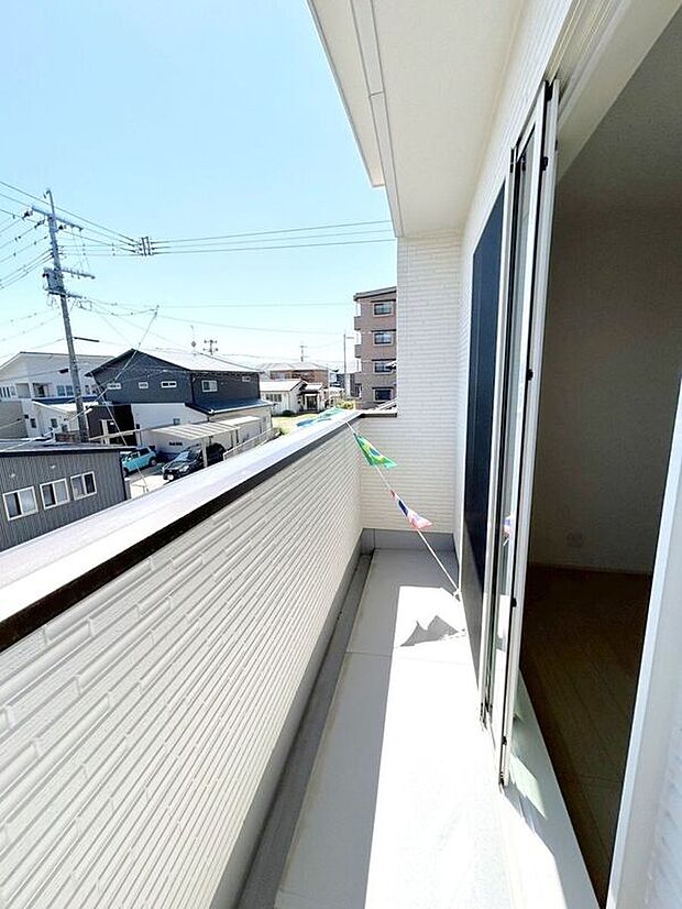 【バルコニー】☆バルコニー☆日当たりが良いので、お洗濯物がよく乾きます♪