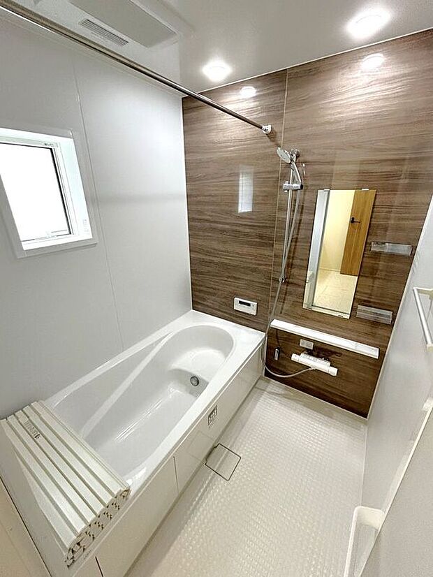 【バス】☆浴室☆1坪タイプのユニットバス♪足を伸ばしてゆったりとご入浴頂けます♪一日の疲れを癒す空間です♪