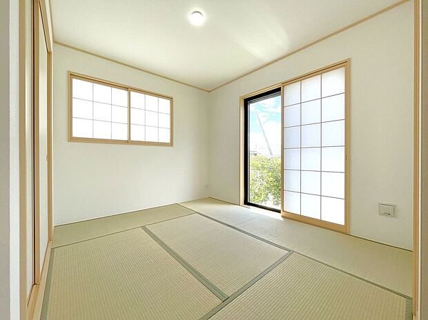 【室内】☆和室☆リビングからホールからとアクセス可能な和室♪急な来客時も焦らず対応できます♪