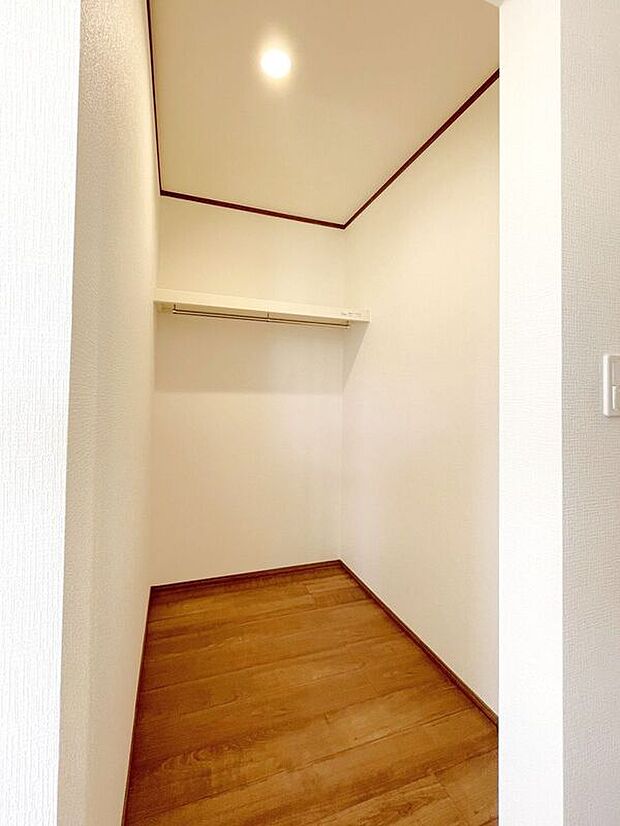 【収納】☆WIC(7.75帖洋室)☆たっぷり収納いただけるので、毎日のコーディネートが楽しくなります♪