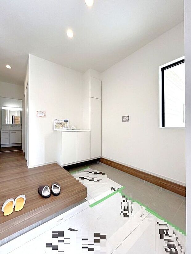 【玄関】☆玄関ホール☆2.2帖の玄関スペース♪広々お使い頂けます♪