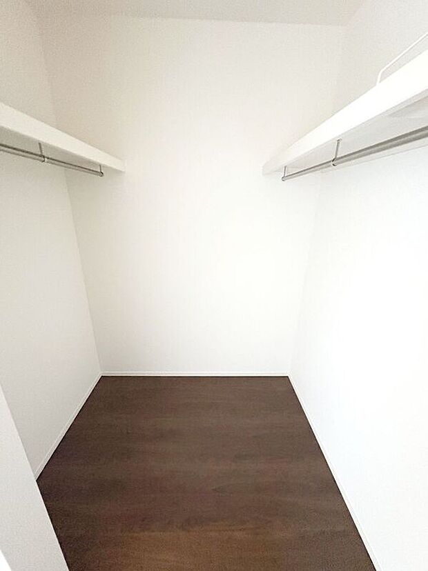 【収納】☆WIC(7帖洋室)☆たっぷり収納いただけるので、毎日のコーディネートが楽しくなります♪