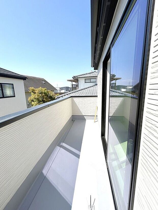 【バルコニー】☆バルコニー☆南向きに面しているので陽当たりも良くお洗濯物もよく乾きます♪