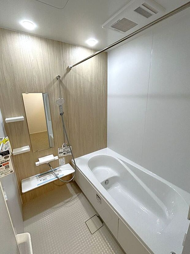 【バス】☆浴室☆1坪タイプのユニットバス♪足を伸ばしてゆったりとご入浴頂けます♪一日の疲れを癒す空間です♪