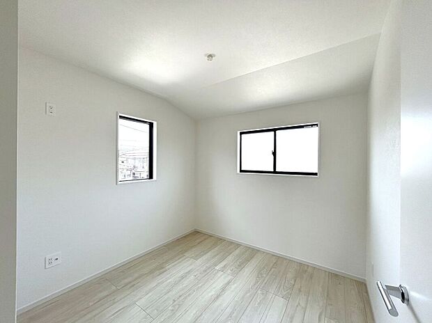 【室内】☆4.5帖洋室☆2面採光♪学習机やベッドを置いてお子様部屋に♪