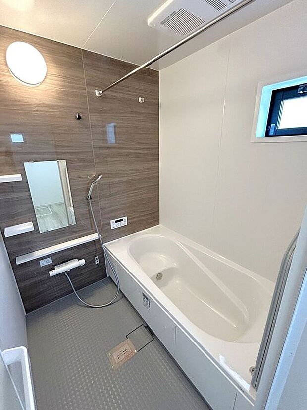 【バス】☆浴室☆1坪タイプのユニットバス♪足を伸ばしてゆったりとご入浴頂けます♪一日の疲れを癒す空間です♪