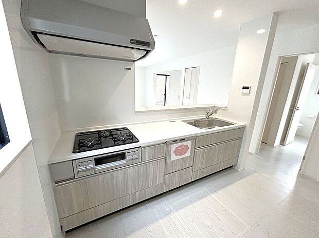 【キッチン】☆キッチン☆3口コンロが嬉しいキッチン♪シンクや作業スペースも広くお料理しやすいキッチンです♪