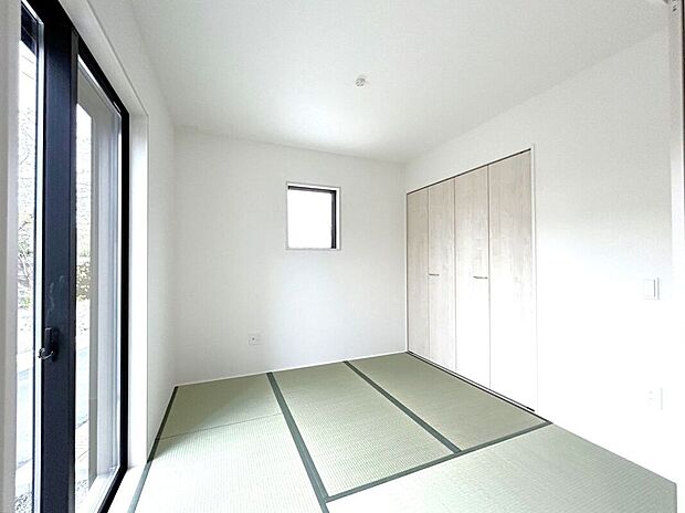 【室内】☆和室☆リビングに面したほっと安らぐ和の空間♪お子様の室内遊び場や来客時に重宝する一部屋です♪