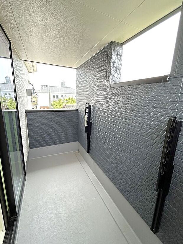 【バルコニー】☆バルコニー☆天候に左右されにくく使いやすいインナーバルコニー♪高さのある腰壁なので外からの視線を防ぐことができます♪