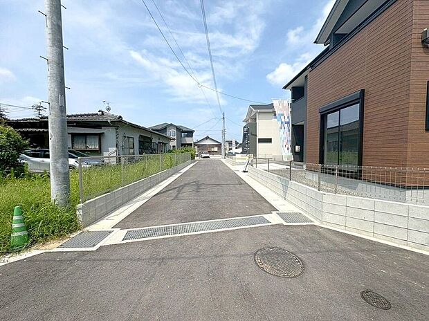 【前面道路含む外観】☆前面道路☆